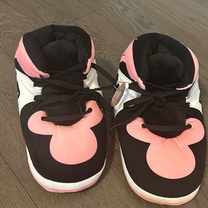 Jordan slippers in pink and black (bannd goods)